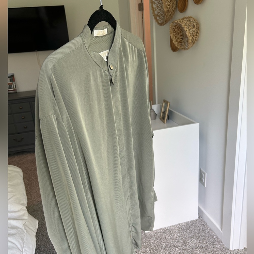 Collar less botton down long sleeve